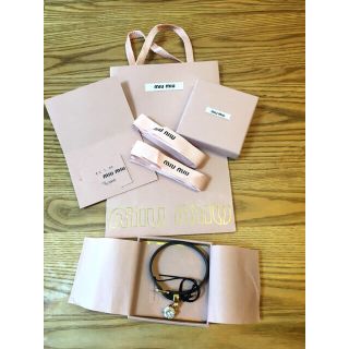 ミュウミュウ(miumiu)の新品☆MIUMIU マドラスブレスレット 黒  国内購入 カード箱袋付き(ブレスレット/バングル)