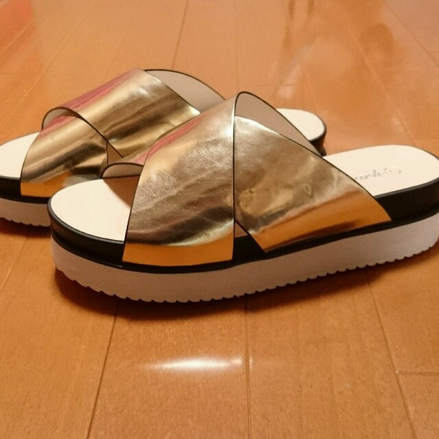 WEGO(ウィゴー)の今季サンダル☆ゴールド レディースの靴/シューズ(サンダル)の商品写真