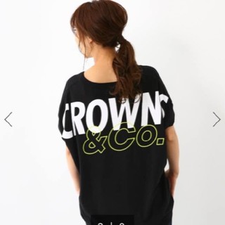 ロデオクラウンズワイドボウル(RODEO CROWNS WIDE BOWL)の完売品✩RODEO CROWNS✩RCWB✩サインロゴVネックTシャツ(Tシャツ(半袖/袖なし))