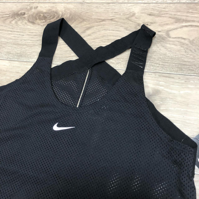 NIKE(ナイキ)のXS ナイキメッシュタンクトップ メッシュトレーニングタンクトップ ブラック無地 レディースのトップス(タンクトップ)の商品写真