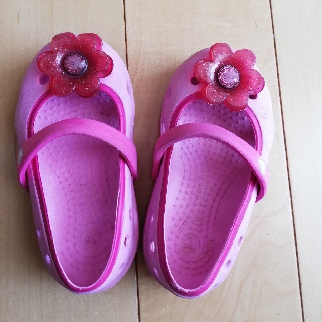 crocs(クロックス)のクロックス　Keeley 　c5 13センチ キッズ/ベビー/マタニティのベビー靴/シューズ(~14cm)(サンダル)の商品写真