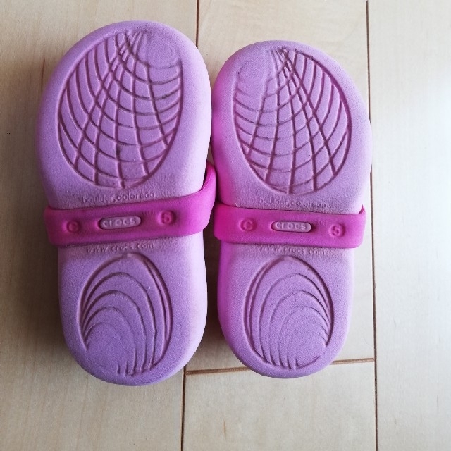 crocs(クロックス)のクロックス　Keeley 　c5 13センチ キッズ/ベビー/マタニティのベビー靴/シューズ(~14cm)(サンダル)の商品写真