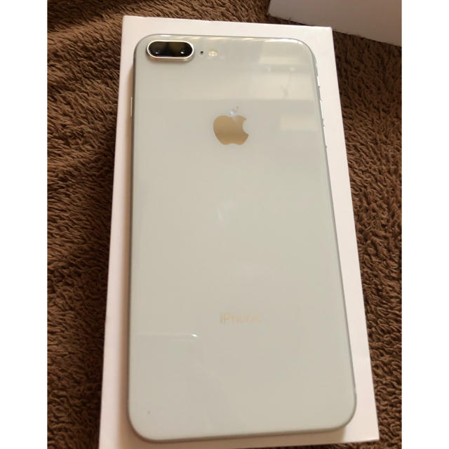 Iphone8plus 256GB au 極美品 スマホ/家電/カメラのスマートフォン/携帯電話(スマートフォン本体)の商品写真