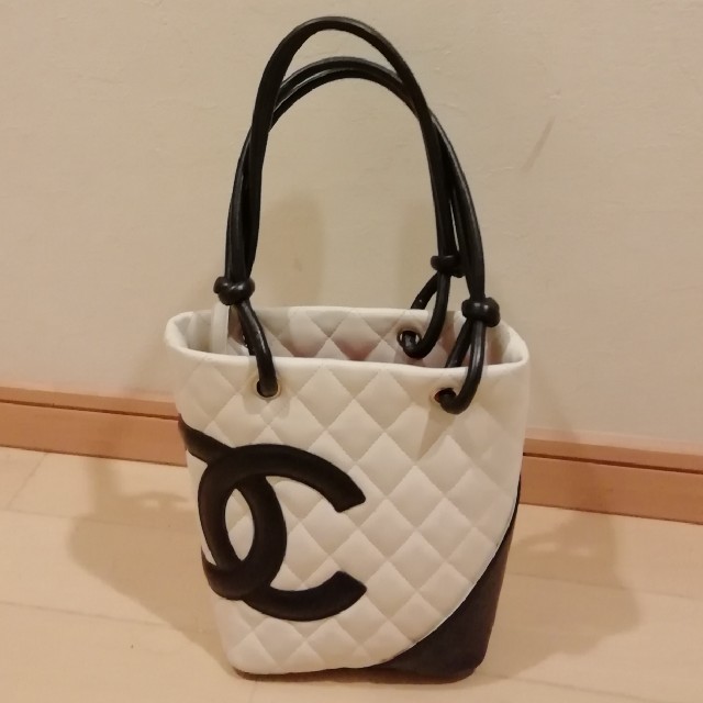 高品質の人気 CHANEL - 専用 カンボライン ハンドバッグ 白 ハンドバッグ - covid19.ins.gov.mz