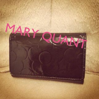 マリークワント(MARY QUANT)のデイジー 型押し キーケース ＊(キーホルダー)