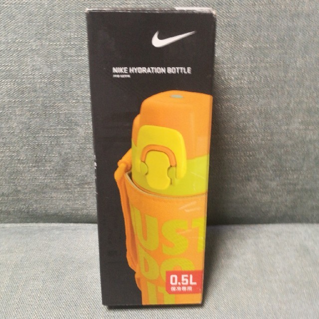 NIKE(ナイキ)のナイキ　水筒　0.5ﾘｯﾄﾙ　新品未使用 キッズ/ベビー/マタニティの授乳/お食事用品(水筒)の商品写真