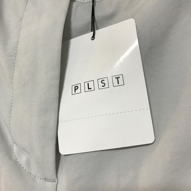 PLST(プラステ)のPLST アイスグレー パンツ  M レディースのパンツ(クロップドパンツ)の商品写真