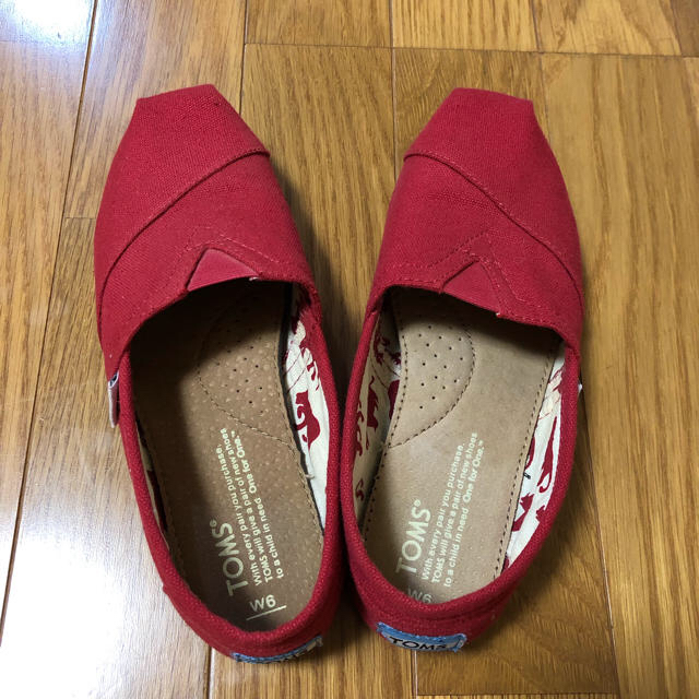 TOMS(トムズ)のTOMS Classic Canvas  W6  23cm レディースの靴/シューズ(スリッポン/モカシン)の商品写真