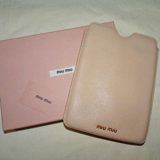 ミュウミュウ(miumiu)のミュウミュウ ipad mini4/ipad mini5用タブレットケース(iPadケース)