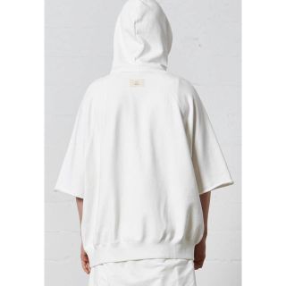 フィアオブゴッド(FEAR OF GOD)のfog essentials 半袖パーカー L 白 新品 エッセンシャルズ(パーカー)