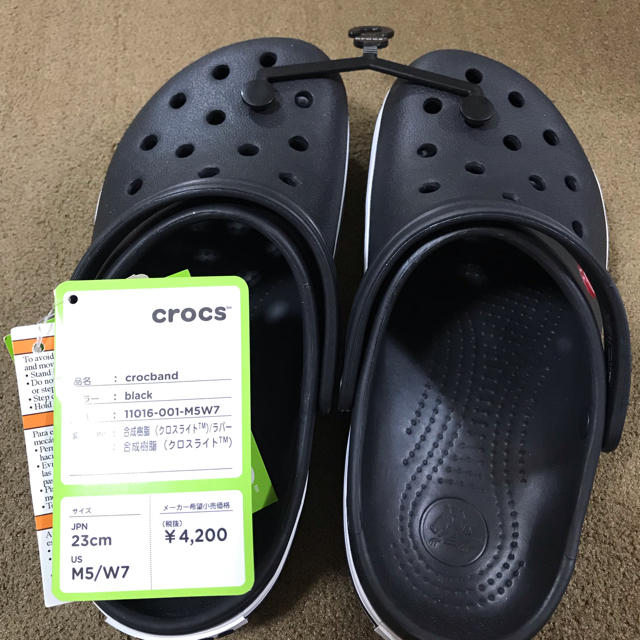 crocs(クロックス)のcrocs  サンダル  新品  黒色 レディースの靴/シューズ(サンダル)の商品写真