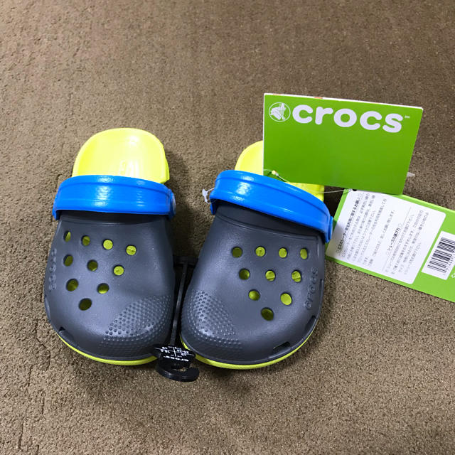 crocs(クロックス)のcrocs   サンダル 子供靴 新品 キッズ/ベビー/マタニティのベビー靴/シューズ(~14cm)(サンダル)の商品写真