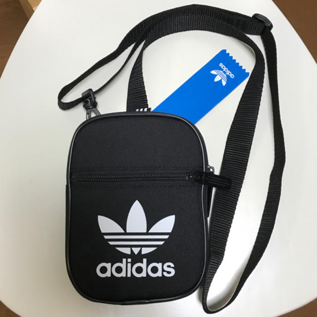 adidas(アディダス)のアディダス ショルダーバッグ レディースのバッグ(ショルダーバッグ)の商品写真