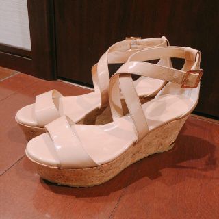 ジミーチュウ(JIMMY CHOO)のJIMMY CHOO ベージュサンダル(サンダル)