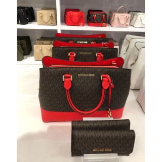 マイケルコース(Michael Kors)のマイケルコース Savannaサッチェル Lサイズ レッドx MKブラウン(ハンドバッグ)