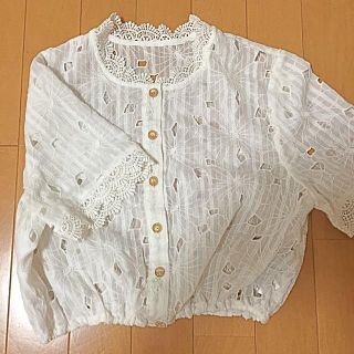 リリーブラウン(Lily Brown)のLilyBrown カットワークtops(カットソー(半袖/袖なし))