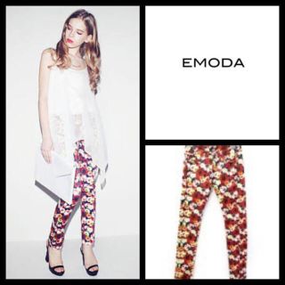 エモダ(EMODA)の美品 EMODA スキニー パンツ(スキニーパンツ)