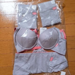 マルコ(MARUKO)のマルコ m-fit グレー 新品 4点セット(ブラ)