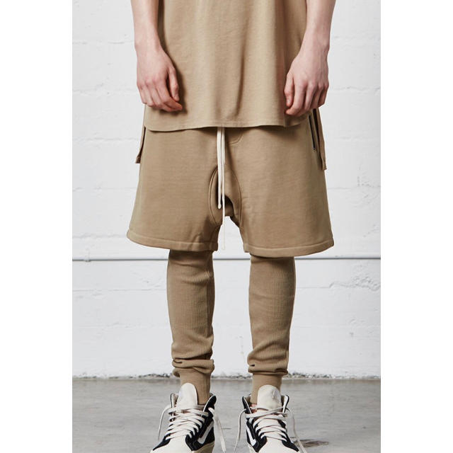 FEAR OF GOD(フィアオブゴッド)のfog essentials ショートパンツ L ハーフパンツ エッセンシャルズ メンズのパンツ(ショートパンツ)の商品写真