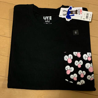 ユニクロ(UNIQLO)のユニクロ×KAWSコラボTシャツ 黒 S(Tシャツ/カットソー(半袖/袖なし))
