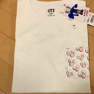ユニクロ(UNIQLO)のユニクロ×KAWSコラボTシャツ 白150cm(Tシャツ/カットソー)