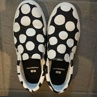 ユニクロ(UNIQLO)の値下げしました☆UNIQLO×marimekko  コラボシューズ(スニーカー)