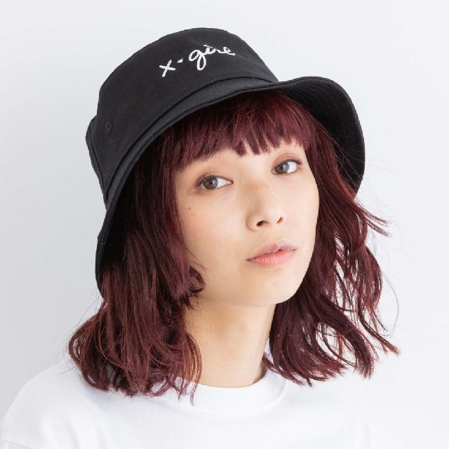 X-girl(エックスガール)の新品タグ付き　エックスガール　CURSIVE LOGO BUCKET HAT レディースの帽子(ハット)の商品写真