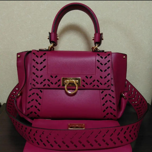 人気スポー新作 Salvatore Ferragamo - 大幅値下げ✨サルヴァトーレ