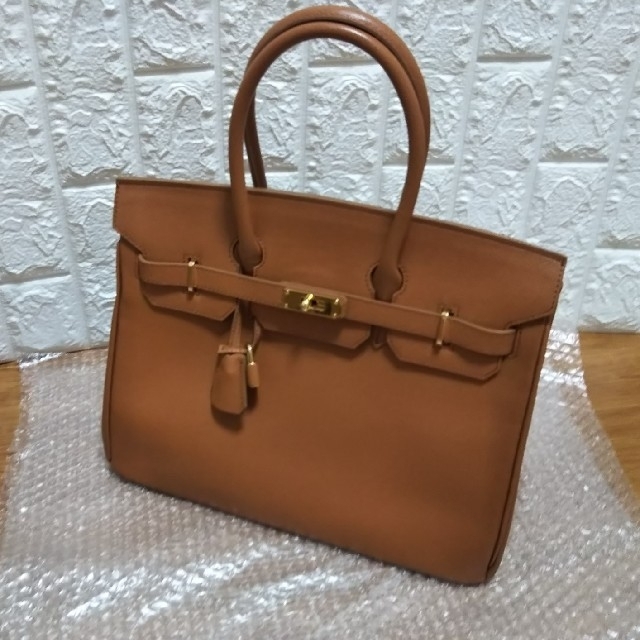 新着 超美品!ほぼ未使用! ラモーダ ハンドバッグ! ベルトデザイン 新着 超美品!ほぼ未使用! ラモーダ ハンドバッグ! ベルトデザイン