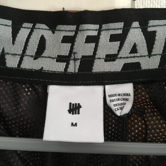 UNDEFEATED(アンディフィーテッド)のundefeated 迷彩パンツ 未使用 メンズのパンツ(ワークパンツ/カーゴパンツ)の商品写真