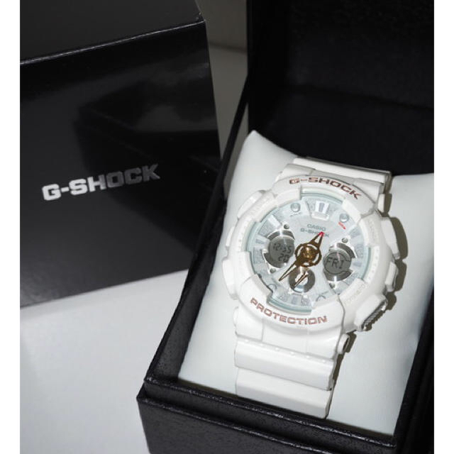 G-SHOCK(ジーショック)のデカG/G-SHOCK/ラバコレ/2012年/限定/ホワイト/ゴールド/デジアナ メンズの時計(腕時計(デジタル))の商品写真