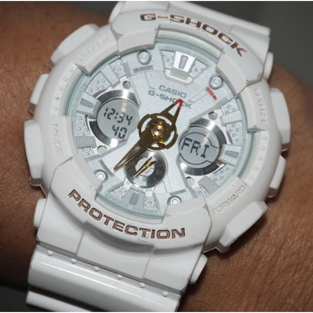 G-SHOCK(ジーショック)のデカG/G-SHOCK/ラバコレ/2012年/限定/ホワイト/ゴールド/デジアナ メンズの時計(腕時計(デジタル))の商品写真