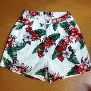 チュージーチュー(choosy chu)の【値下げ】フラワーショートパンツ(ショートパンツ)