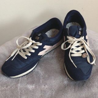 ニューバランス(New Balance)の編集【ニューバランス】スニーカー24cmネイビー×薄いピンク(スニーカー)