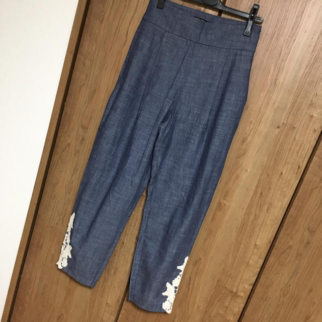 ZARA(ザラ)の新品未使用 ZARA ハイウエスト パンツ レディースのパンツ(カジュアルパンツ)の商品写真