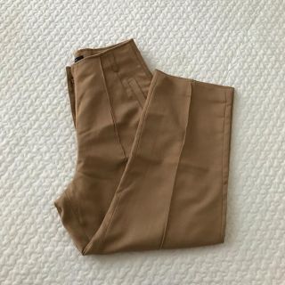 エモダ(EMODA)のEMODA センタープレスパンツ(クロップドパンツ)