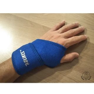 ★手首を保護★ 手首サポーター ブルー【値引き不可】(グローブ)
