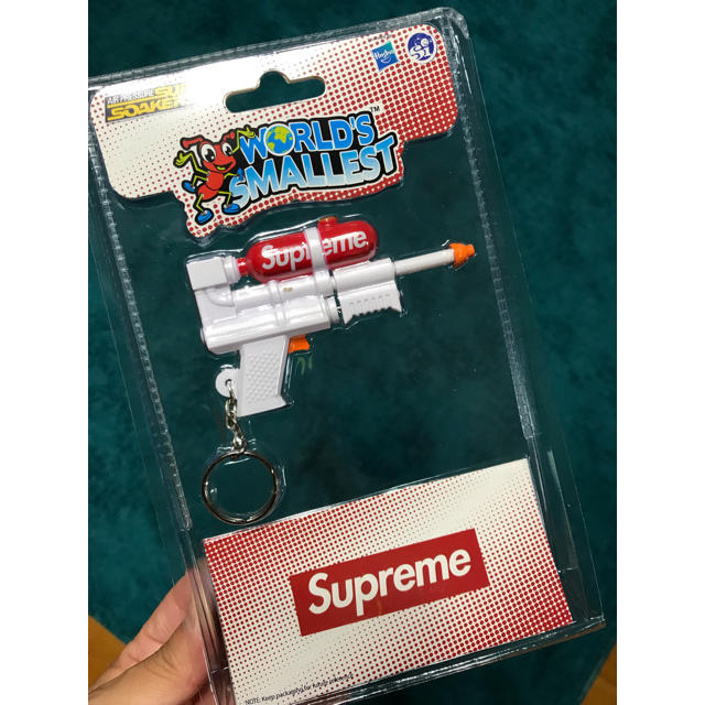 シュプリーム キーホルダー supreme 水鉄砲