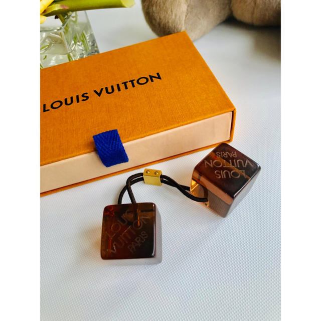 LOUIS VUITTON - LOUIS VUITTONルイヴィトン キューブヘアゴムの通販 by rara's shop｜ルイヴィトンならラクマ