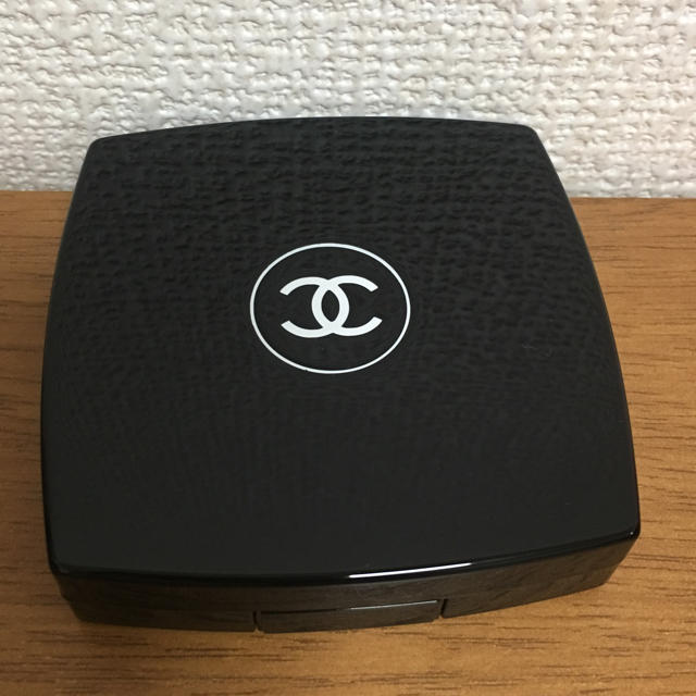 CHANEL(シャネル)の限定色 シャネル CHANEL レキャトルオンブル 31 ローズアンヴォレ コスメ/美容のベースメイク/化粧品(アイシャドウ)の商品写真