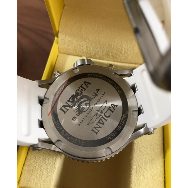 INVICTA(インビクタ)のINVICTA サブアクア ホワイトレッド メンズの時計(腕時計(アナログ))の商品写真