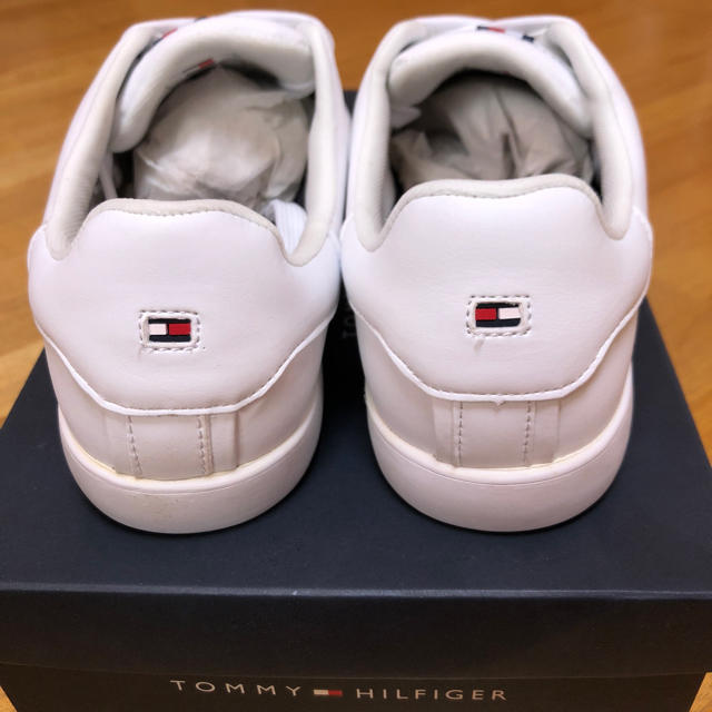 TOMMY HILFIGER(トミーヒルフィガー)の新品 トミーヒルフィガー メンズ スニーカー ホワイト 26センチ相当 メンズの靴/シューズ(スニーカー)の商品写真
