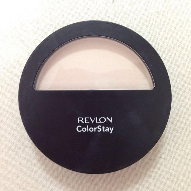 REVLON(レブロン)のREVLON プレストパウダー コスメ/美容のベースメイク/化粧品(フェイスパウダー)の商品写真