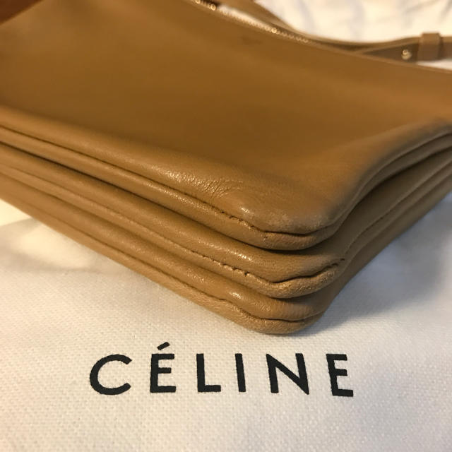 celine(セリーヌ)の3連休限定値下げ★ 入手困難！セリーヌ トリオラージ キャメル レディースのバッグ(ショルダーバッグ)の商品写真