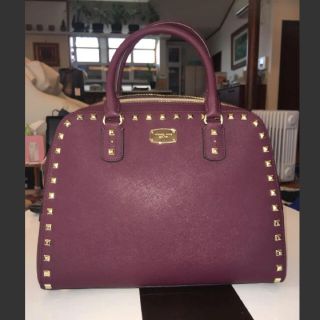 マイケルコース(Michael Kors)の【新品タグ付き】Michael Kors マイケルコース スタッズ レザー 赤(ハンドバッグ)