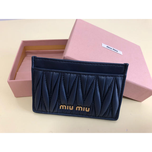 miumiuカードケース