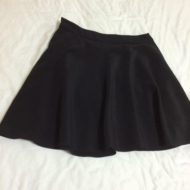 FOREVER 21(フォーエバートゥエンティーワン)のツヤツヤ 黒スカート♡ レディースのスカート(ミニスカート)の商品写真