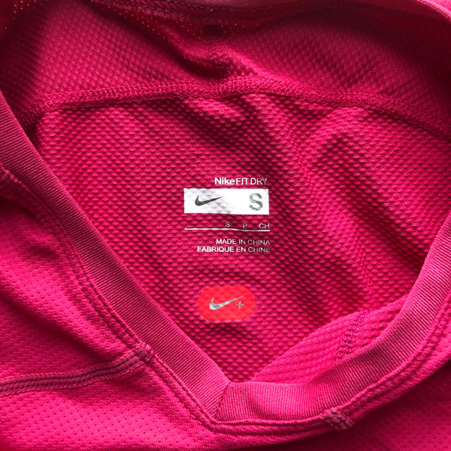 NIKE(ナイキ)のナイキランニングTシャツ レディース S スポーツ/アウトドアのランニング(ウェア)の商品写真