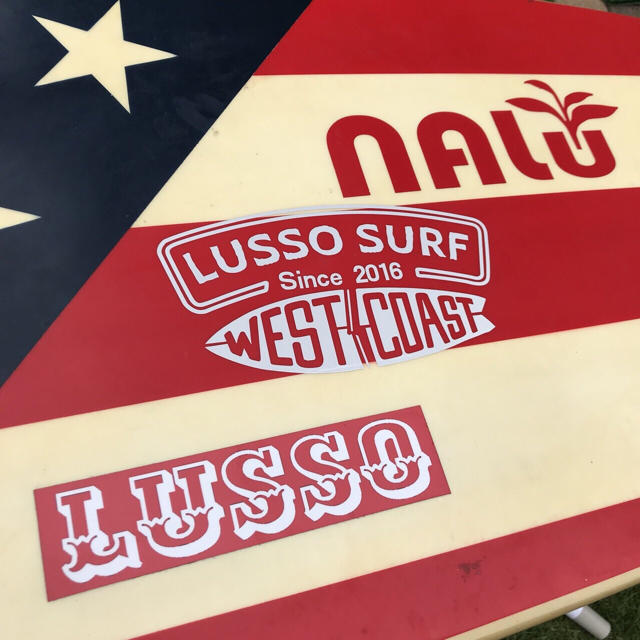 Ron Herman(ロンハーマン)のLUSSO SURF 正規品☆カッティングステッカー 白☆ベイフロー スポーツ/アウトドアのスポーツ/アウトドア その他(サーフィン)の商品写真