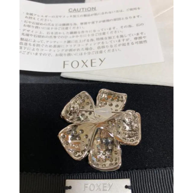 FOXEY(フォクシー)の期間限定セール‼️【美品】FOXEY  フォクシー ブローチ  クリア レディースのアクセサリー(ブローチ/コサージュ)の商品写真